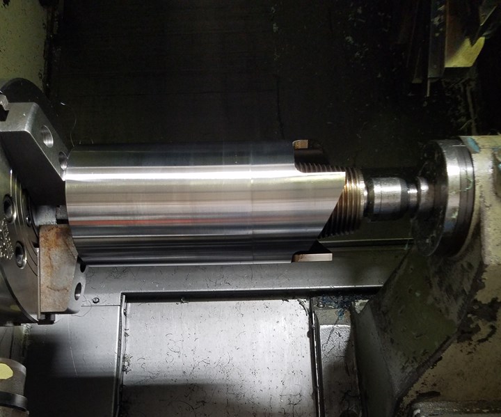 Drill pipe connector in a lathe